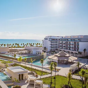 https://majestic-elegance-playa-mujeres.quintano-roohotels.com
