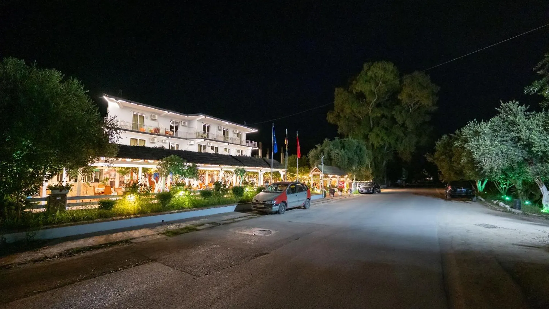 Hotel Nika Radhime 2*,