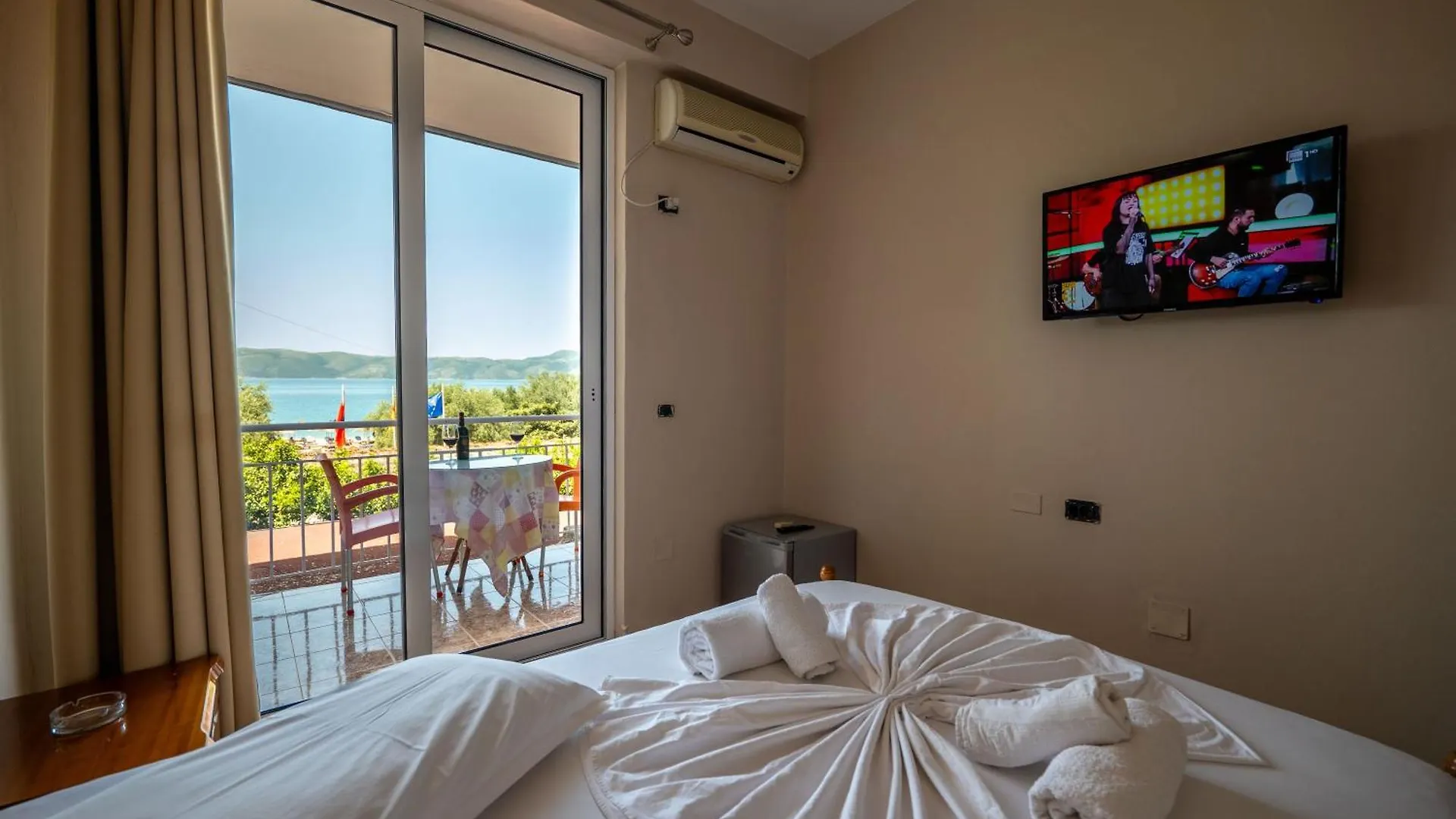 Hotel Nika Radhime 2*,  Albania